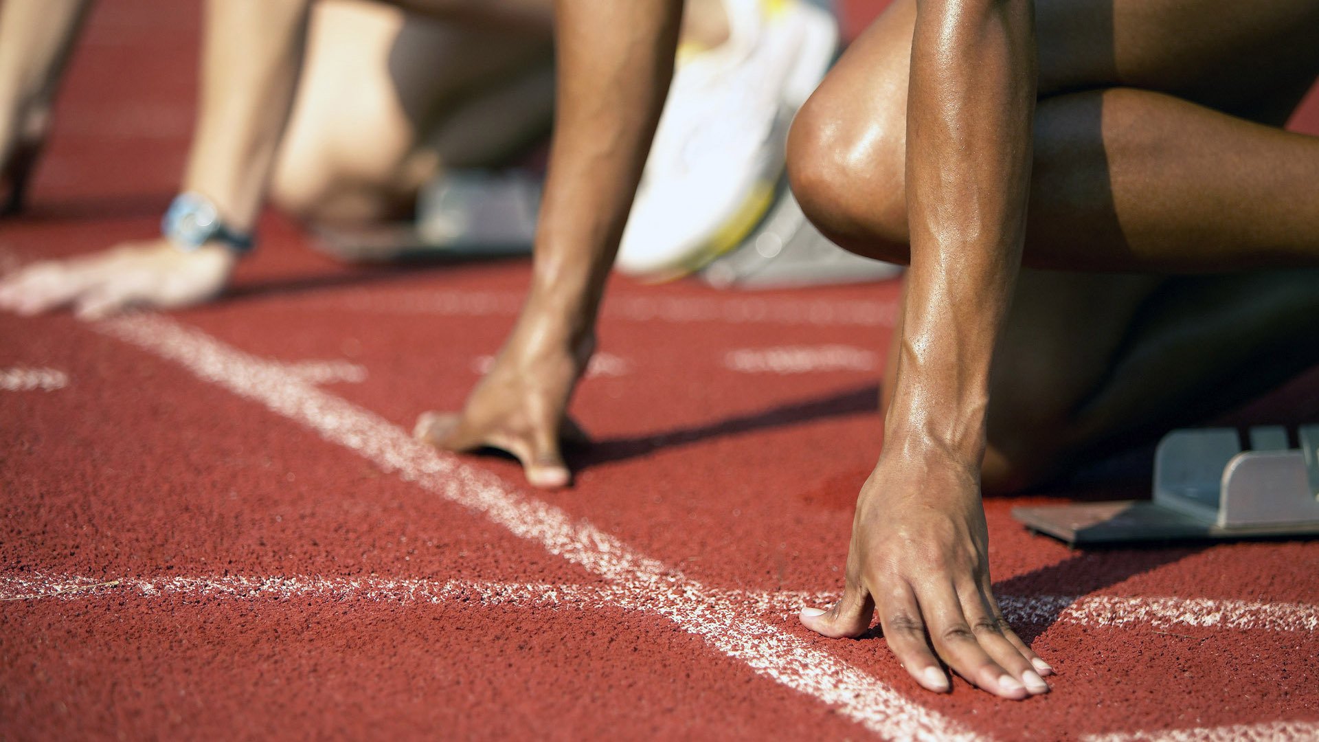 国内足球联赛阵容角力激烈,球队整体表现进步,国内足球队实力排名